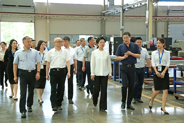 湘潭市委副書記、市政府黨組書記、市長張迎春一行蒞臨威勝電氣調(diào)研指導(dǎo)